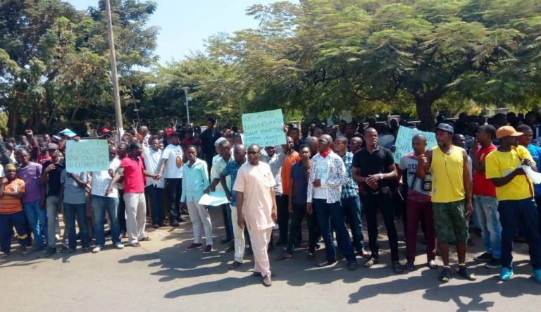 Angry traders shutdown Utako market over planned demolition