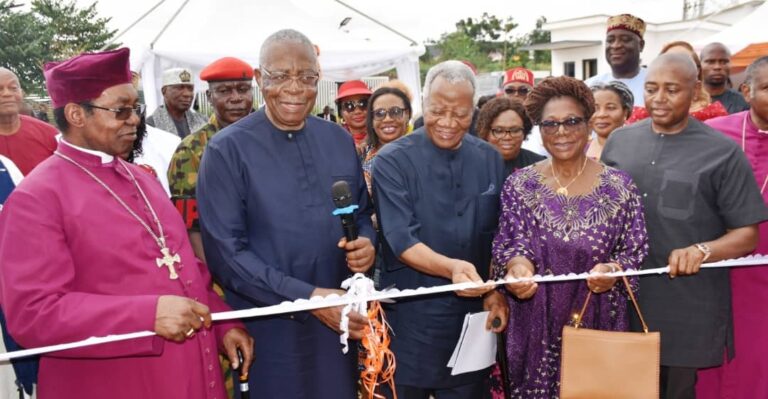 TY Danjuma lifts the poor in Enugu, applauds female funds managers